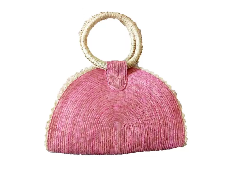 Bolsa artesanal de palma modelo quesadilla rosa pastel