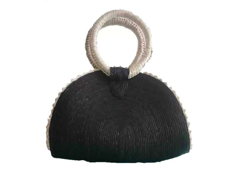 Bolsa artesanal de palma modelo quesadilla negra