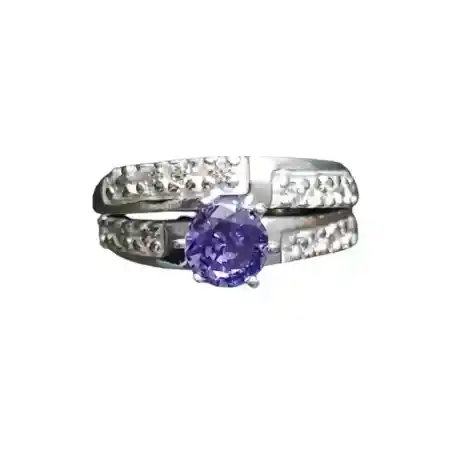 Anillo de plata con zirconia morada